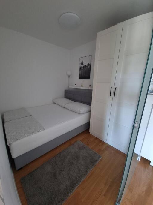 Apartment With Seaview + Private Garage Parking Spalato Esterno foto